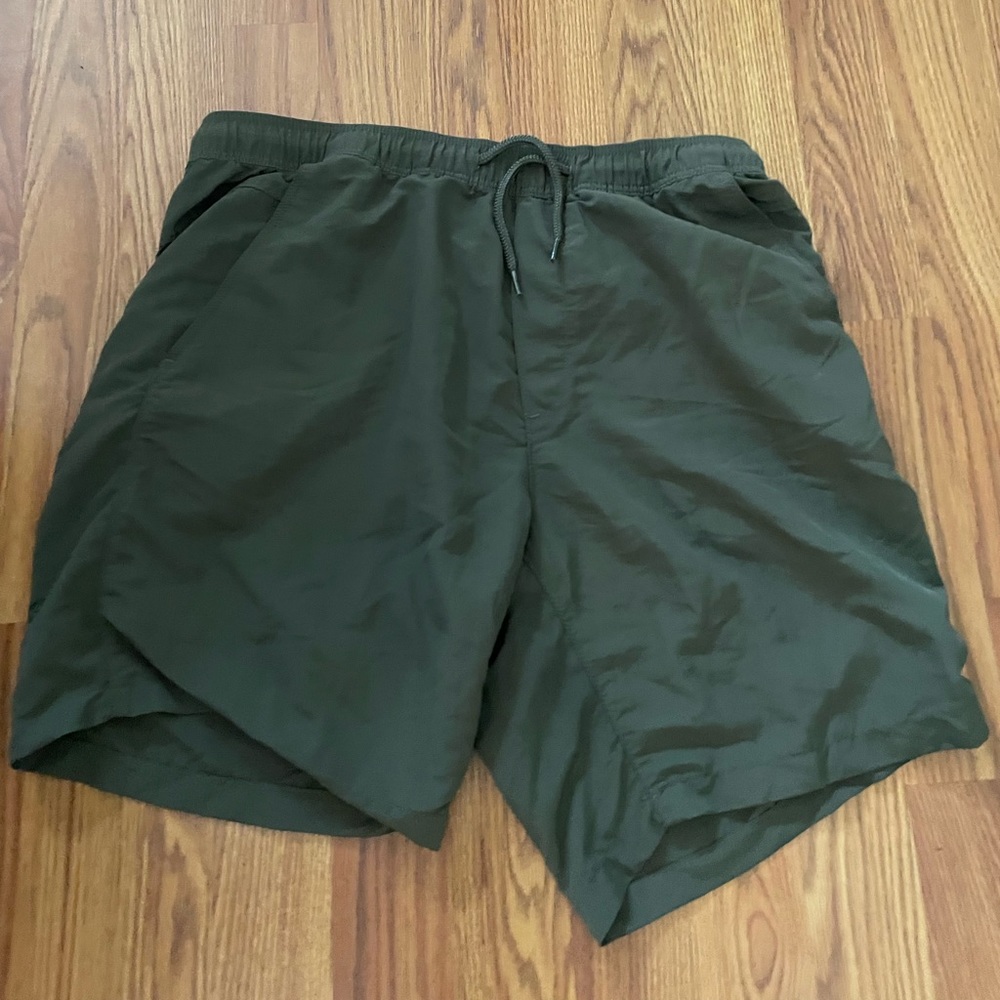 Men’s athletic shorts M